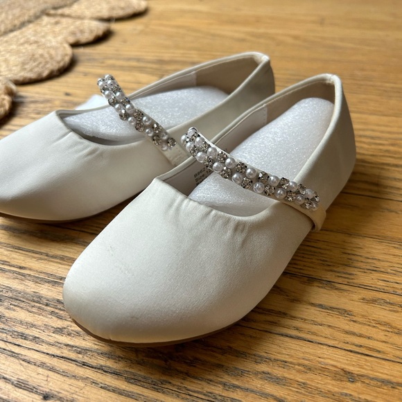 Little Girls Flower Girls Shoes - Satin with bows and rhinestones - Size 12 - Picture 6 of 9